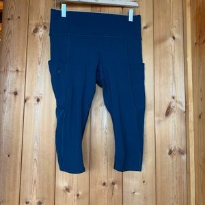 ATHLETA ALL IN CROP TIGHTS SIZE M